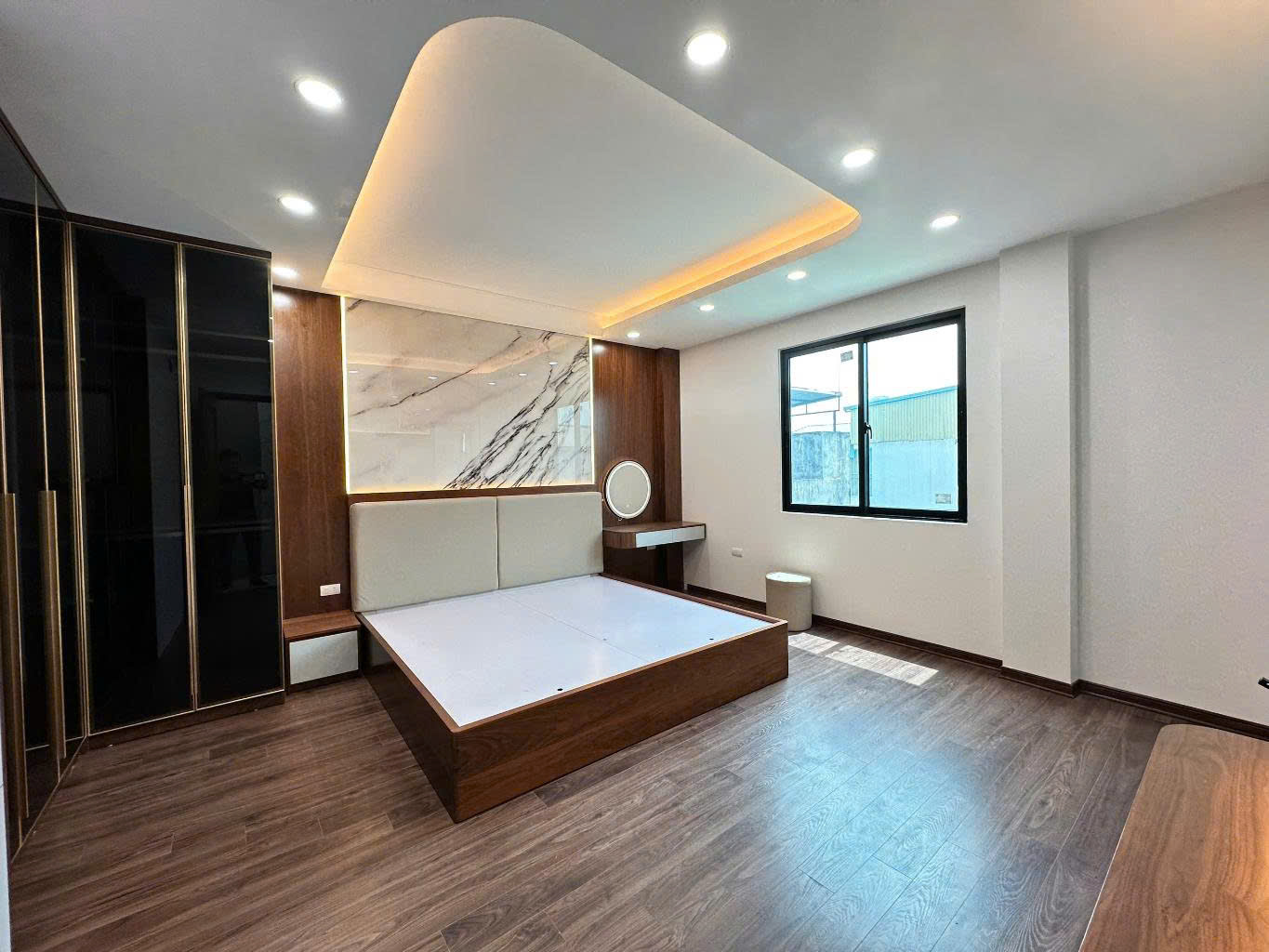 Bán Nhà Lương Khánh Thiện 80m 7 TẦNG THANG MÁY - GARA Ô TÔ - Ô TÔ DỪNG ĐỖ - TRÁNH. CHỉ 2X - Ảnh 2